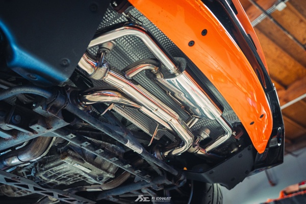 Aston Martin Vantage 4.3L V8 installed with Fi EXHAUST valvetronic muffler.